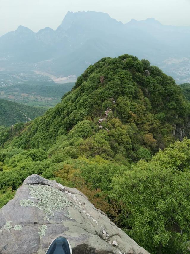 嵩山风景区游玩攻略（嵩山这个地方是每年春天爬山最热门线路）