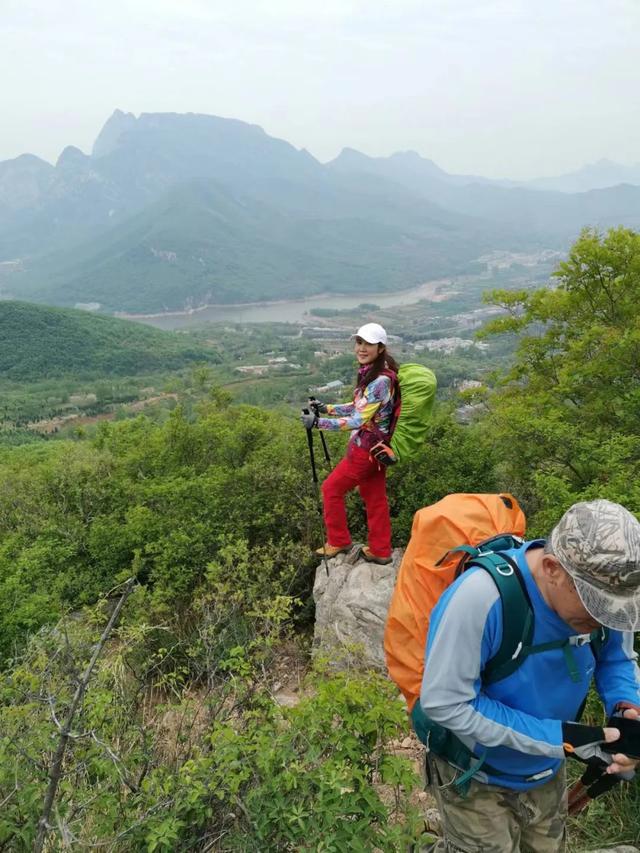 嵩山风景区游玩攻略（嵩山这个地方是每年春天爬山最热门线路）